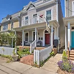 Chic Richmond Apartment With Private Deck And Patio!