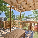 Chic Richmond Apartment With Private Deck And Patio!