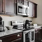 Modern, Convenient Gem: Urban Retreat \'N Richmond