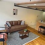 Stylish And Convenient Downtown Apartment