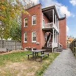 Grand Carytown 5Br Fan Home Fully Fenced