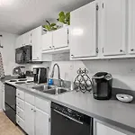 Stylish Haven 11 Minutes From The Richmond Airport