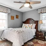 Lg Central Location Free Parking Fenced Yard Fire-Pit