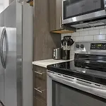 Landing Modern Apartment With Amazing Amenities