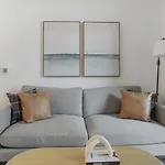 Landing Modern Apartment With Amazing Amenities