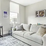 Landing Modern Apartment With Amazing Amenities