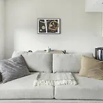 Landing Modern Apartment With Amazing Amenities