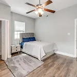 Downtown Richmond Retreat Near Financial District!