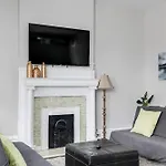 G5 King Bed Central Location Museums Free Parking