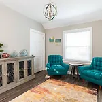 Carytown Living With *Pool And Gym*