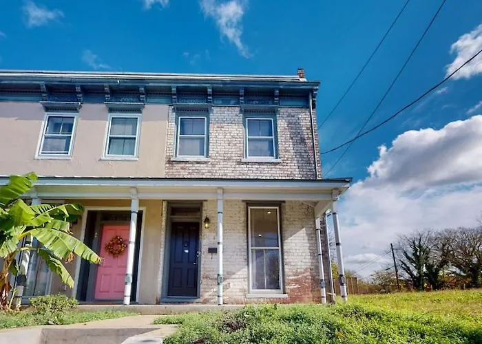 New! Renovated Townhome W/ Putting Green & Patio!