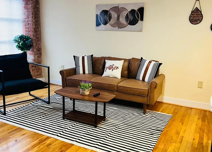 Stylish And Convenient Downtown Apartment