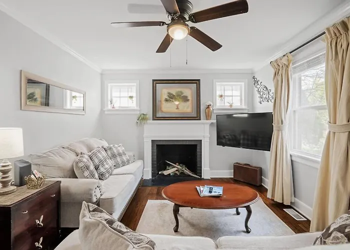 Private House + Yard Central Location To All Rva