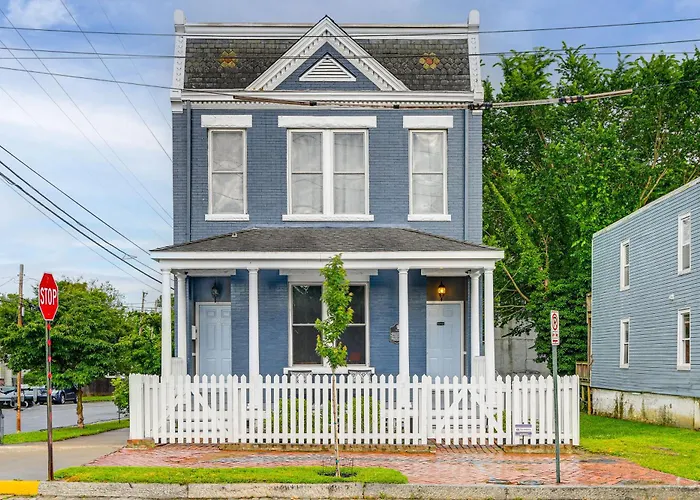 Renovated Richmond Townhome In Church Hill!
