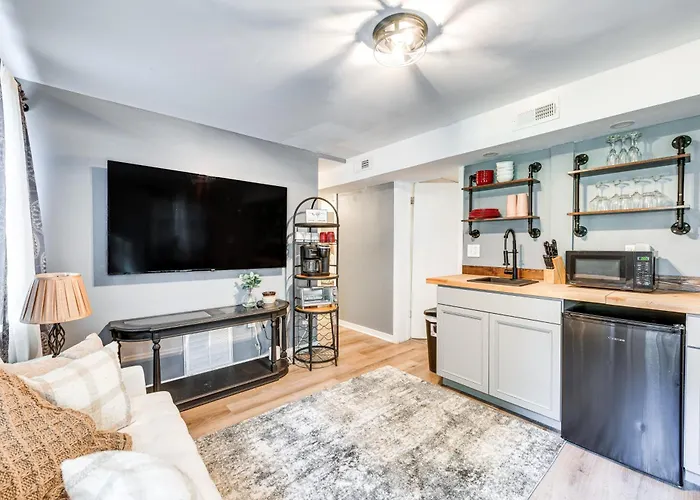 Lakefront Guest Suite Near Richmond