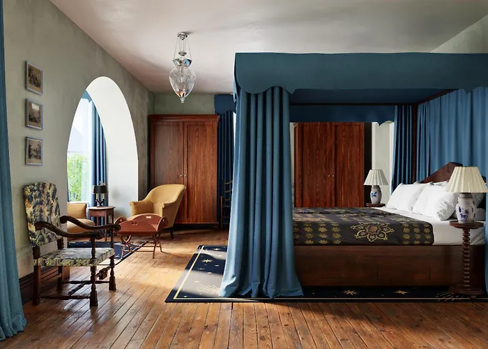 Shenandoah Mansions, An Ash Hotel