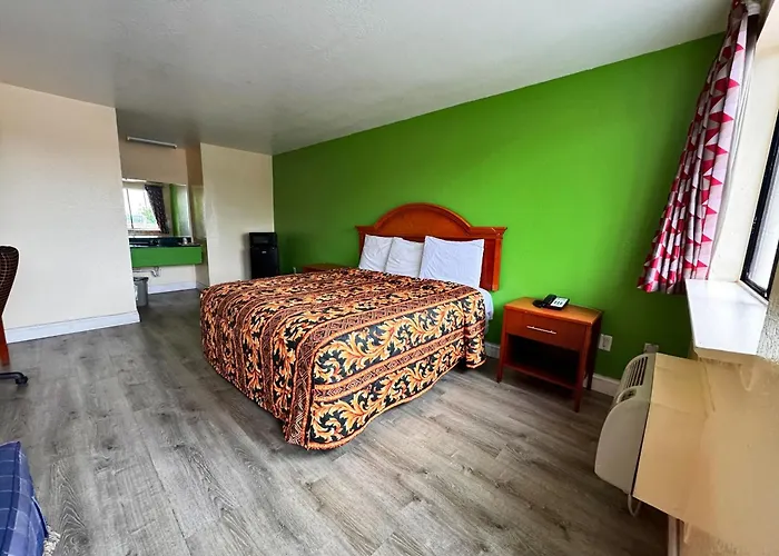Cloverleaf Motel By Belvilla Richmond Near Turnpike