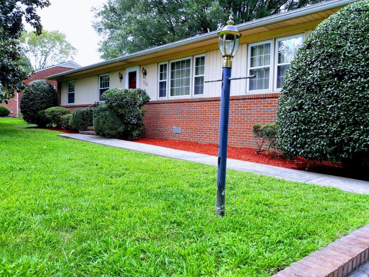 Quiet, Clean House W/ Steel Balls Bed & Breakfast Richmond