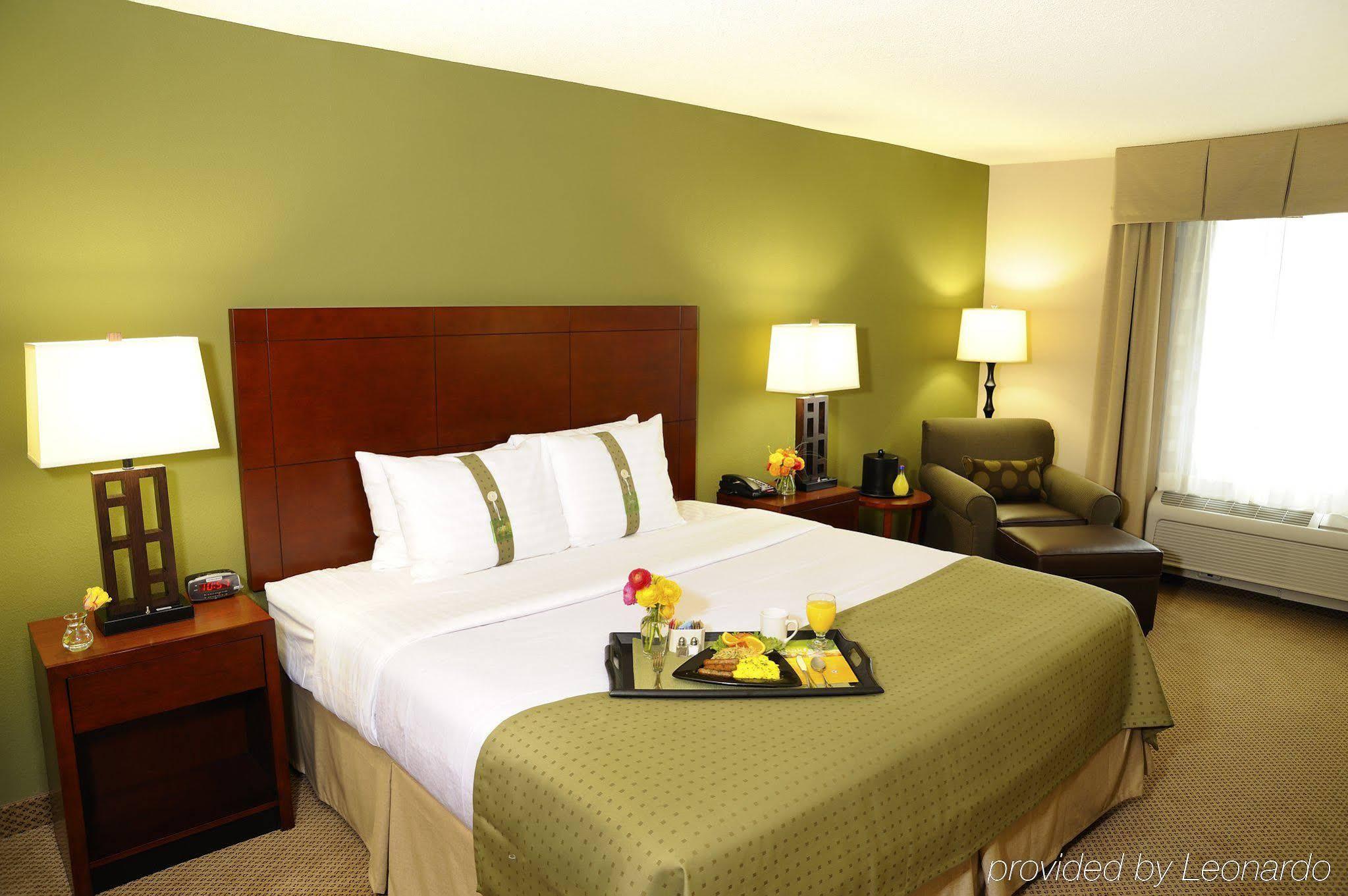 Western Premier Gateway Hotel 3*