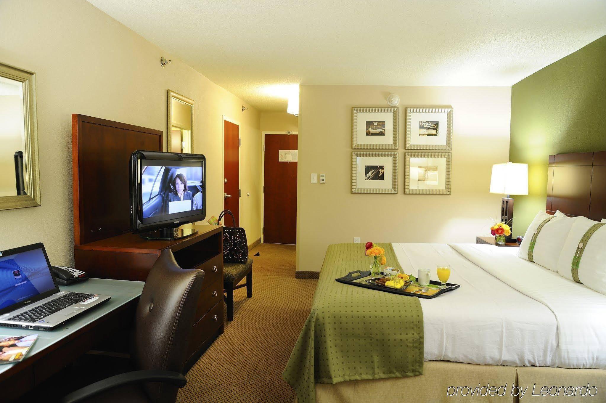 Western Premier Gateway Hotel 3*