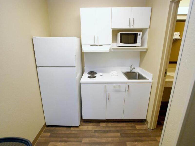 Hotel Extended America - - W Broad Street - Glenside - North
