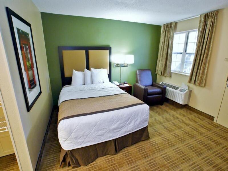 Extended America - - W Broad Street - Glenside - North Hotel