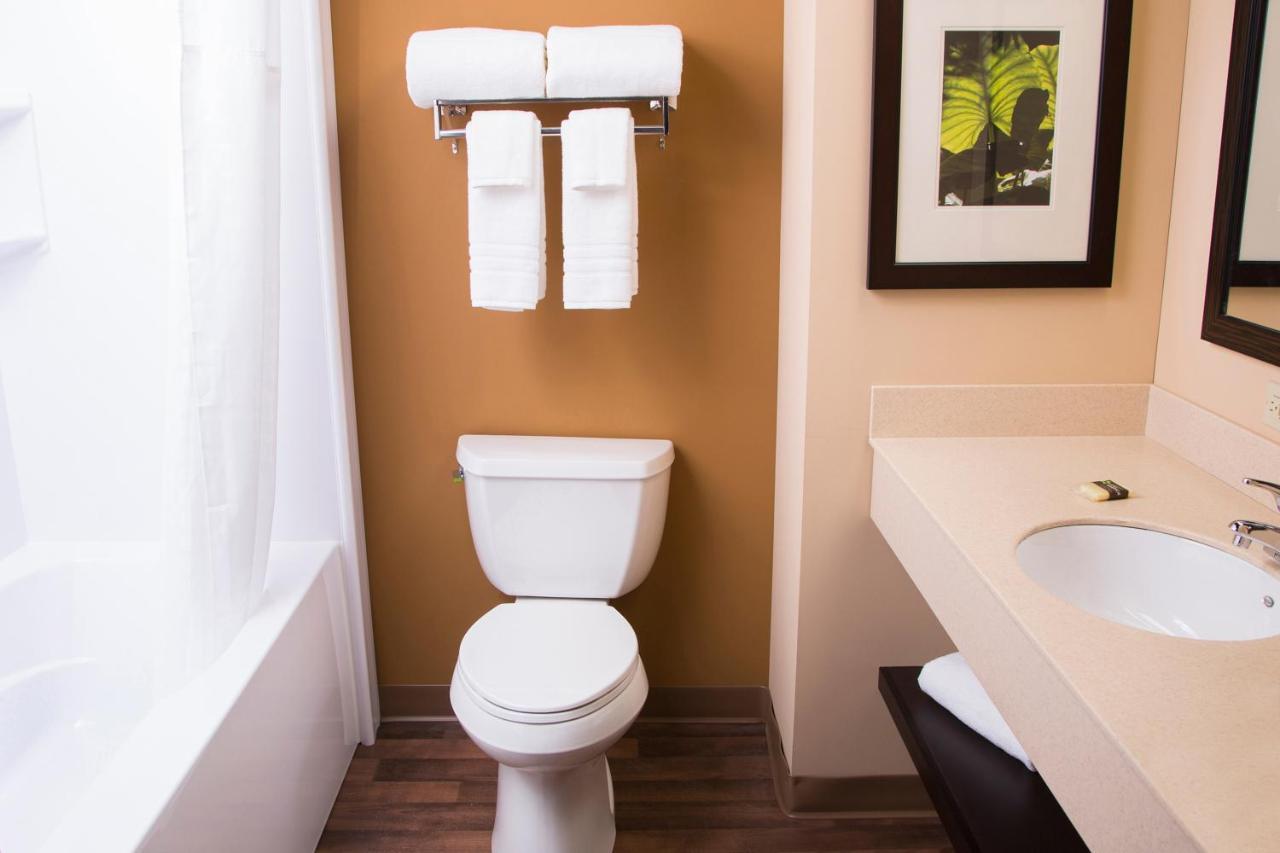 Extended America - - W Broad Street - Glenside - North 2* Richmond