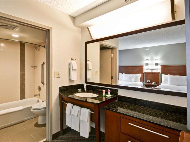 Hyatt Place Airport Hotel 3*