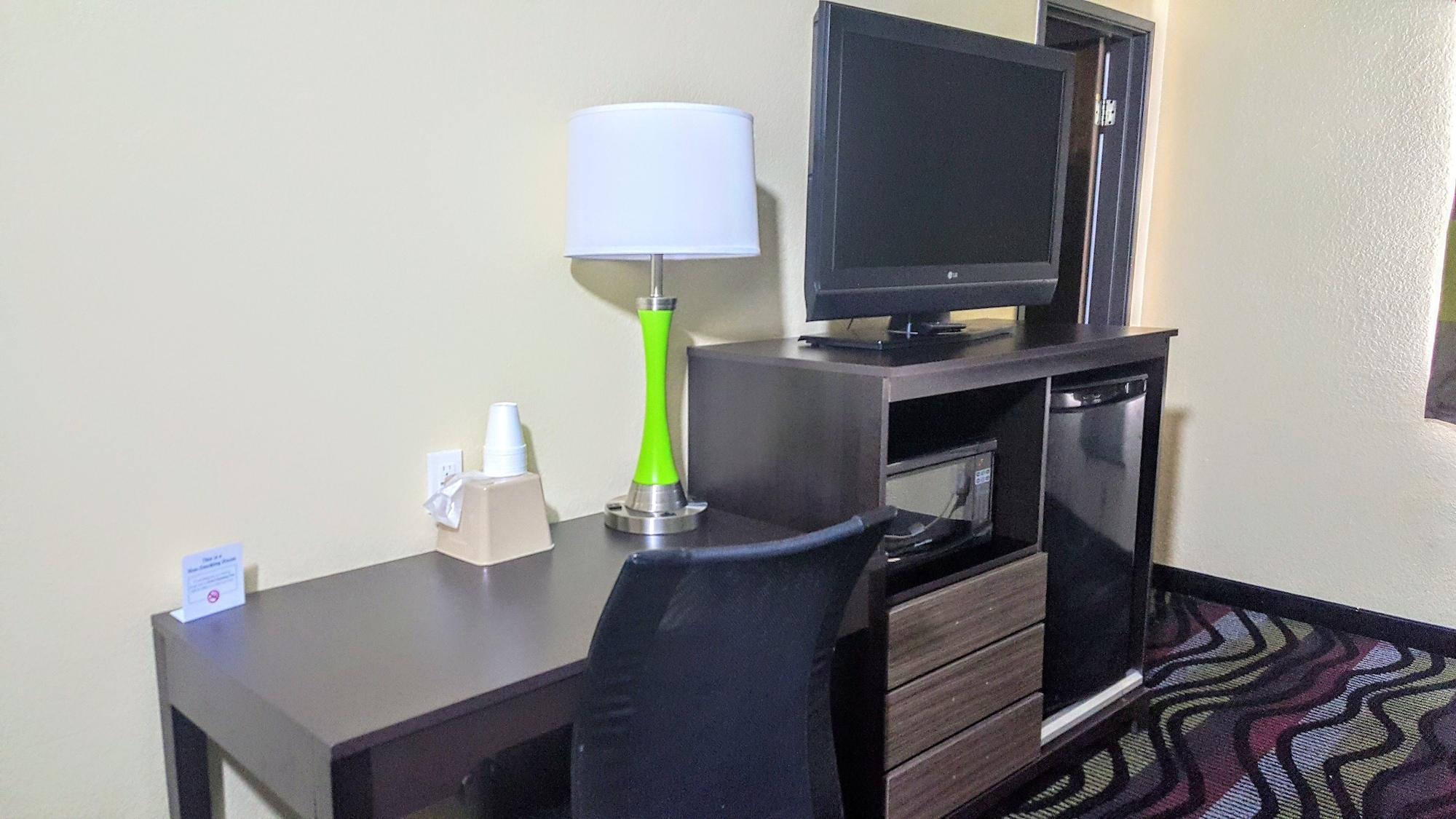 Super 8 By Wyndham Richmond/broad Street 3*
