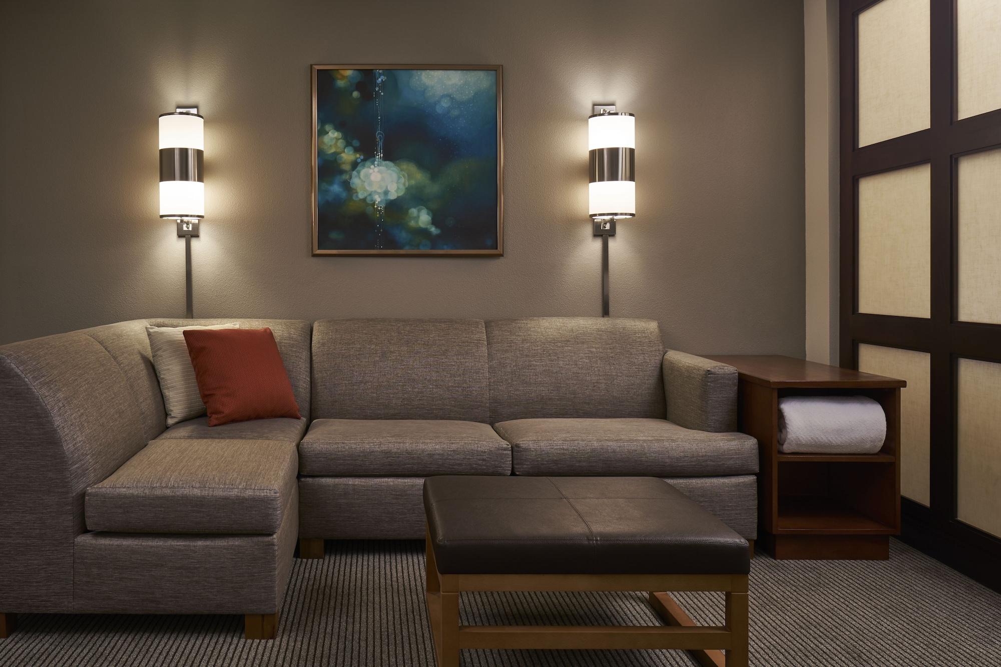 Hyatt Place Airport Hotel 3*