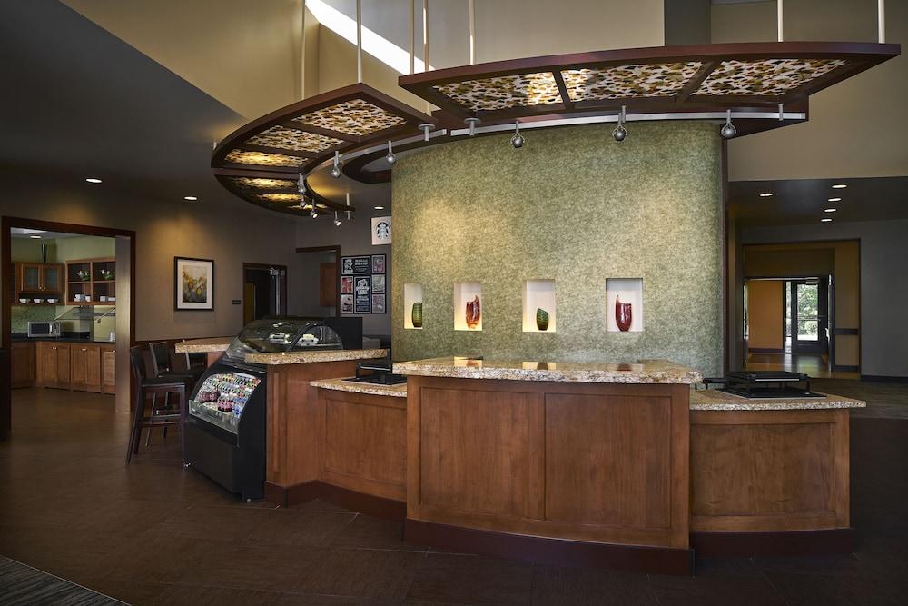 Hyatt Place Airport Hotel 3*