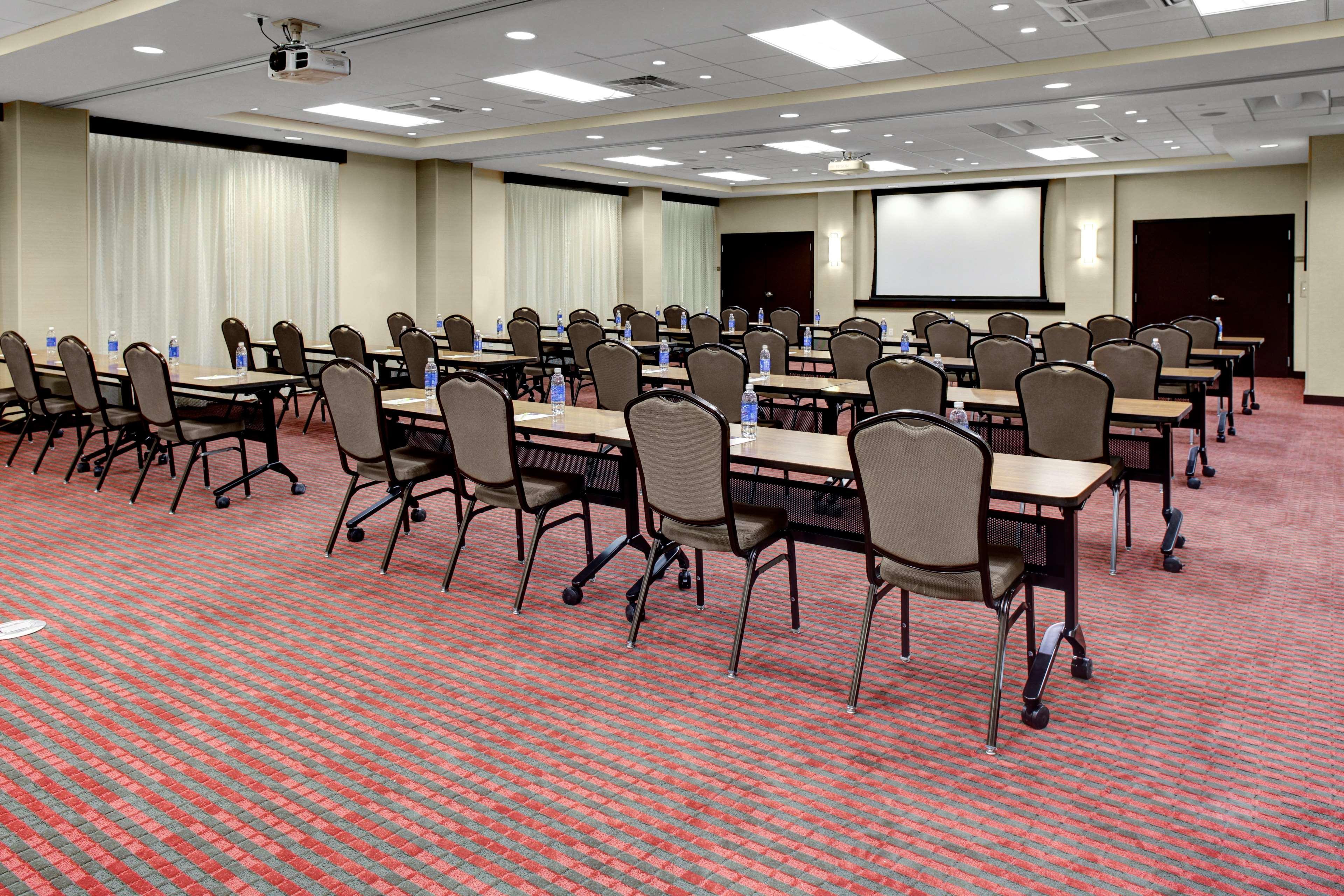 Hyatt Place Airport 3*