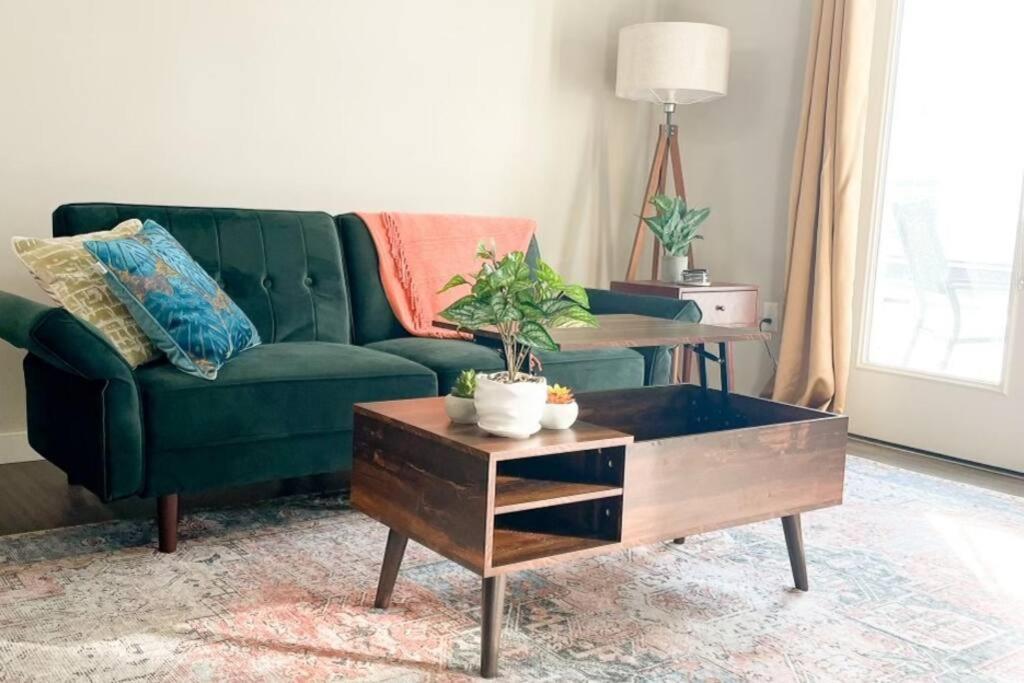 Museum District Apt Retreat W/bbq Patio And Pool * Richmond