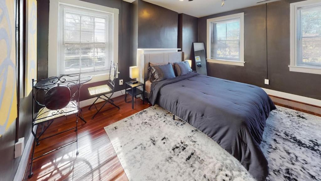 Holiday home New! Renovated Townhome W/ Putting & Patio! *
