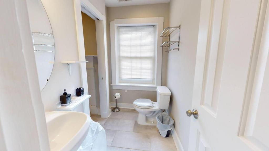 Holiday home New! Renovated Townhome W/ Putting & Patio! *