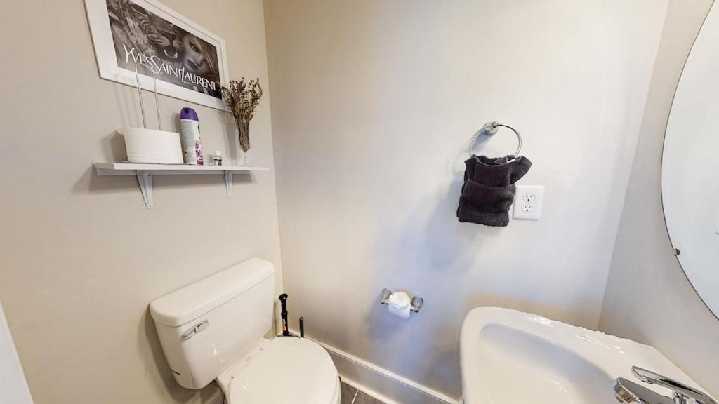Holiday home New! Renovated Townhome W/ Putting & Patio! Richmond