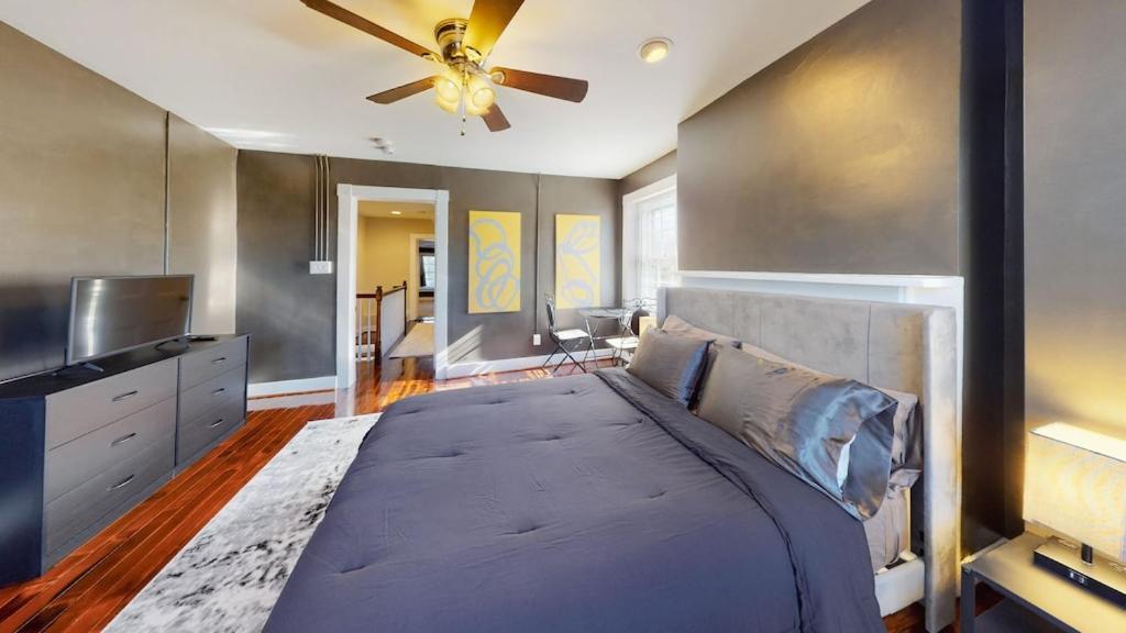 Holiday home New! Renovated Townhome W/ Putting & Patio! *