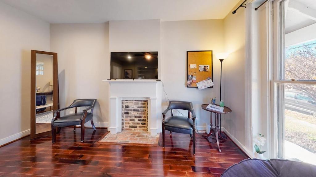 Holiday home New! Renovated Townhome W/ Putting & Patio! *
