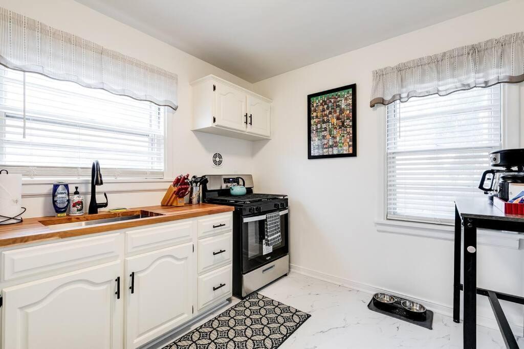 Rf Location W Fenced Backyard Fire-pit * Richmond