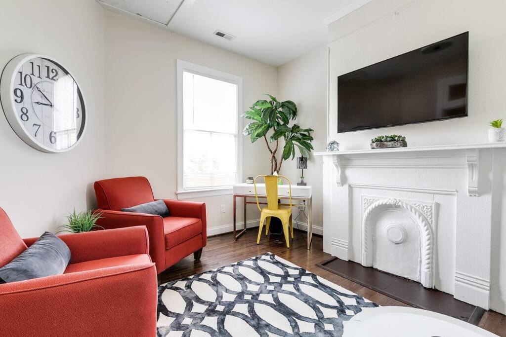 Apartment Modern, Convenient Gem: Urban Retreat 'n Richmond