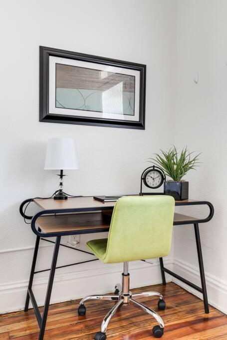Chic Urban Couples Retreat: Perfect Getaway 'n Rva Richmond