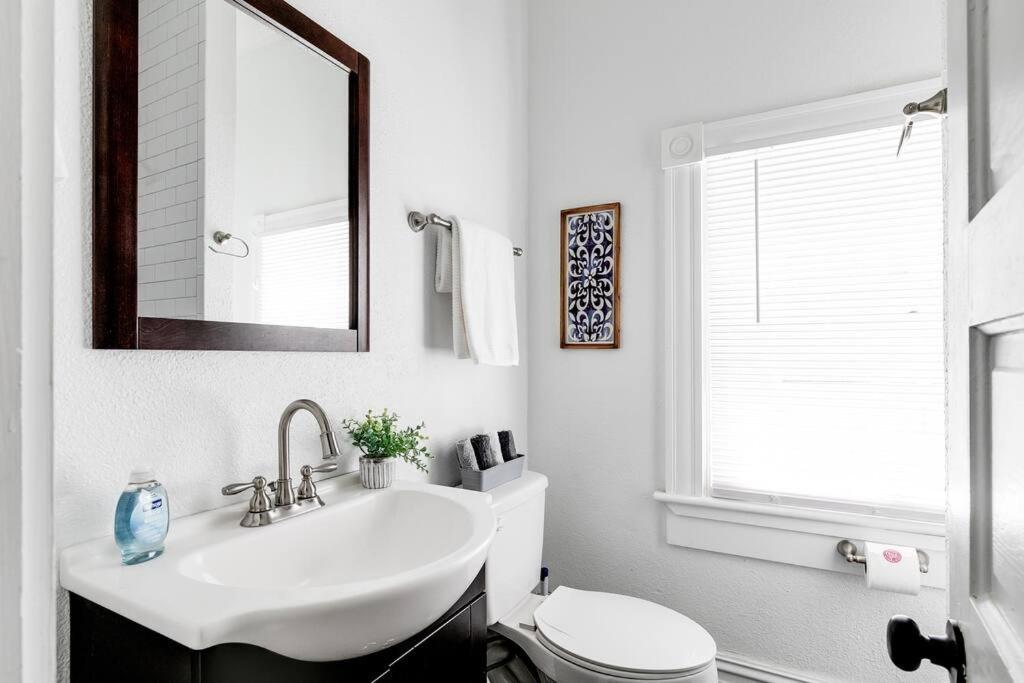 Chic Urban Couples Retreat: Perfect Getaway 'n Rva
