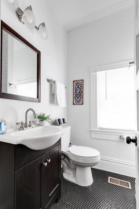 Chic Urban Couples Retreat: Perfect Getaway 'n Rva * Richmond
