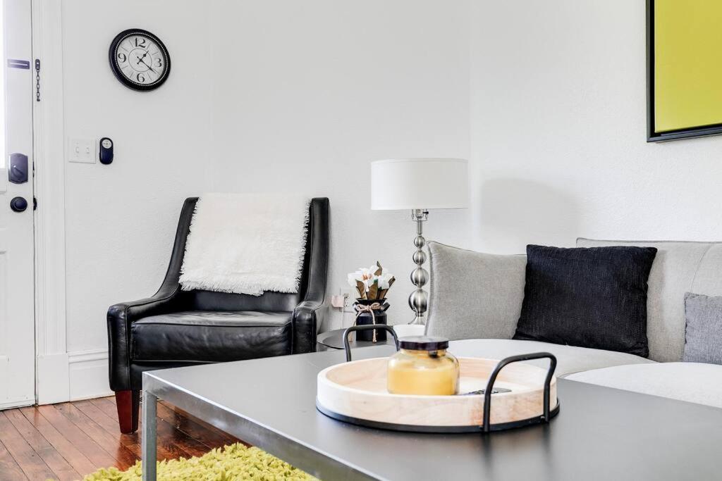 Chic Urban Couples Retreat: Perfect Getaway 'n Rva *