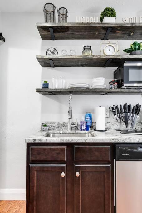 Charming, Happy 1-bed Oasis: Rva Retreat Awaits!