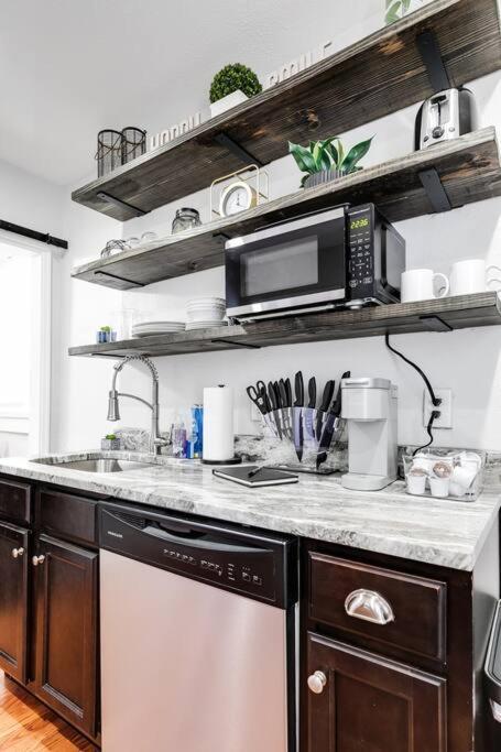 Charming, Happy 1-bed Oasis: Rva Retreat Awaits!