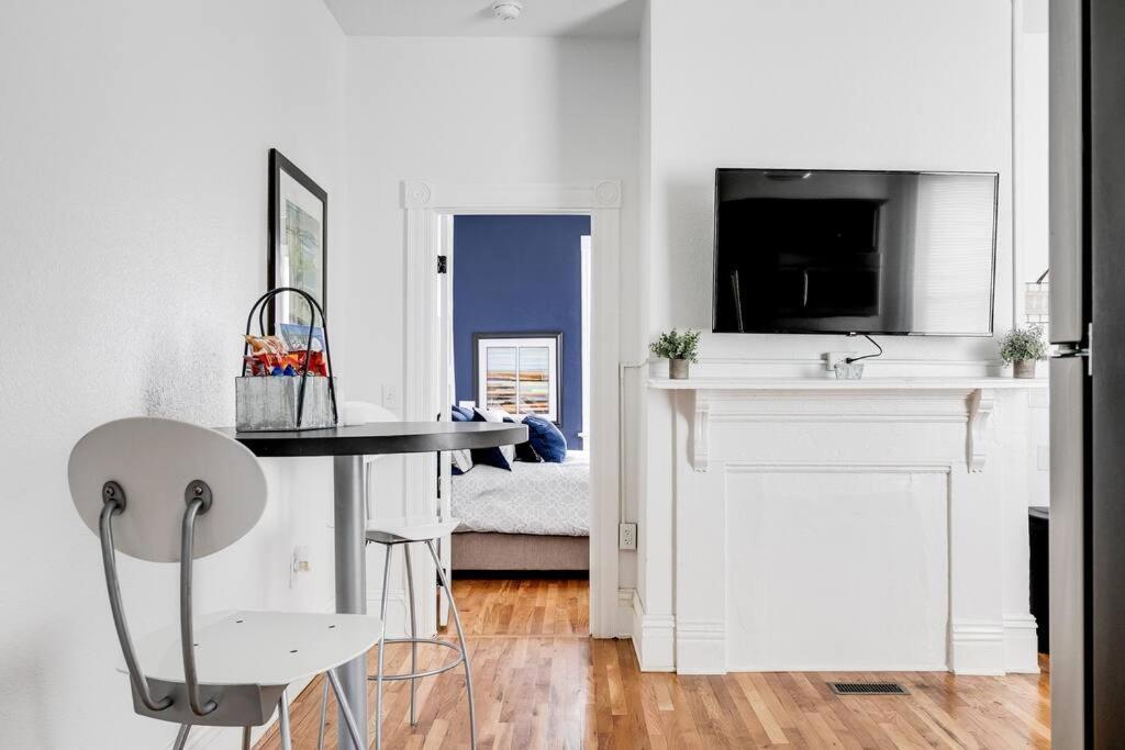 Chic Urban Couples Retreat: Perfect Getaway 'n Rva *