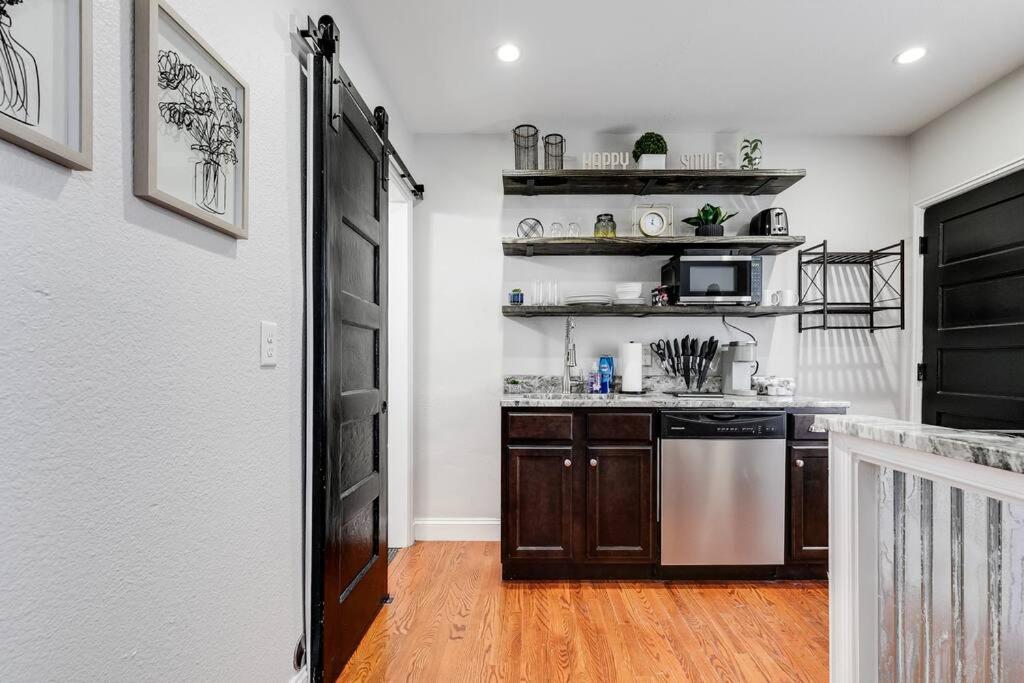 Charming, Happy 1-bed Oasis: Rva Retreat Awaits! *