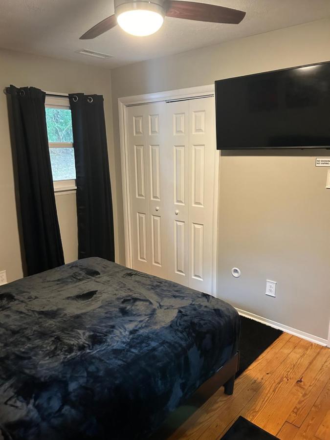 Villa Serene Retreat! 420 Friendly In Designated Area, 3 Minutes To Downtown *