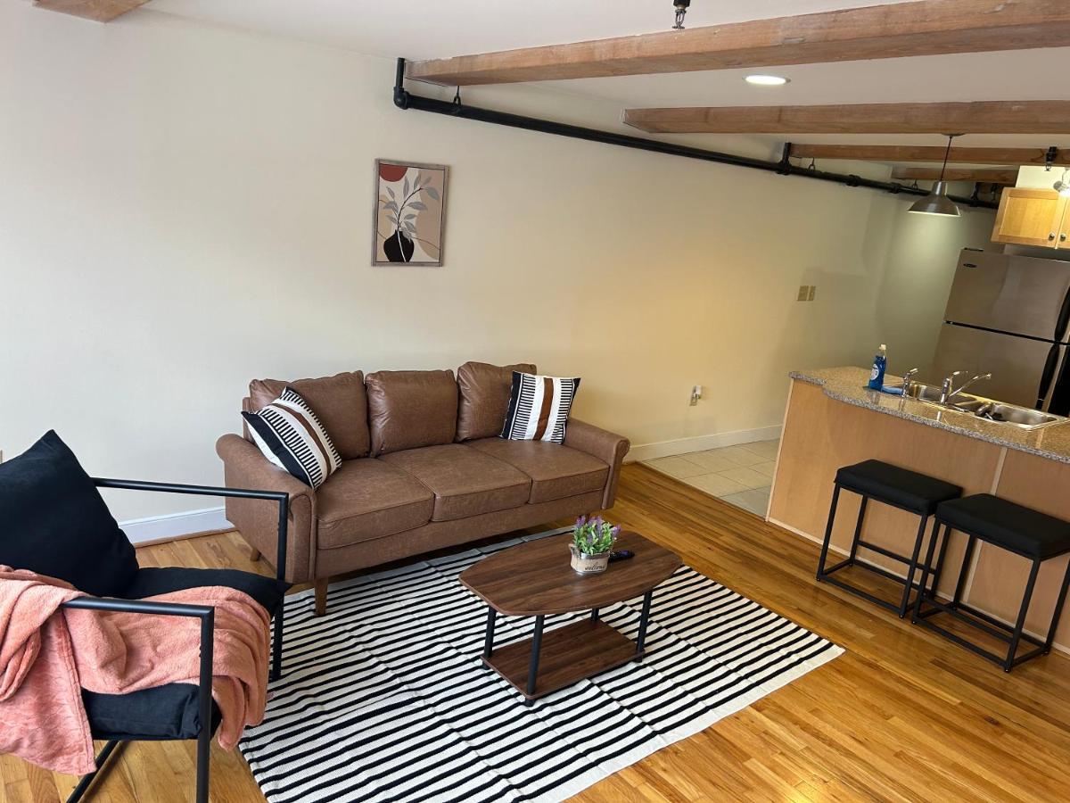 Stylish And Convenient Downtown